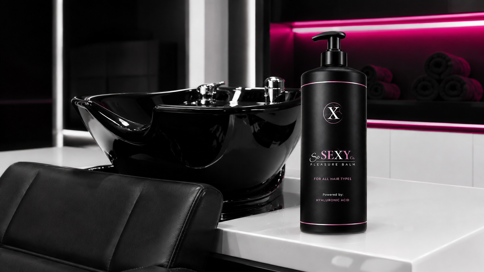 Pleasure Shampoo Oversize accanto al lavatesta